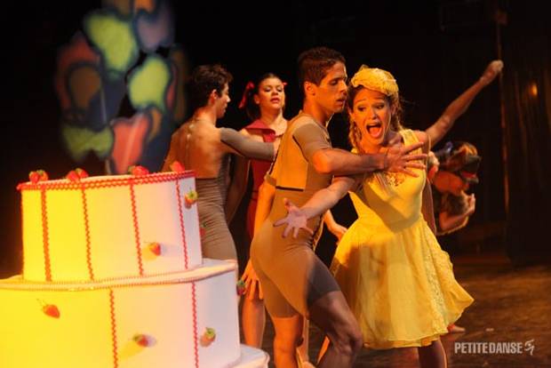 Espetáculo de Dança Chapeuzinho Amarelo